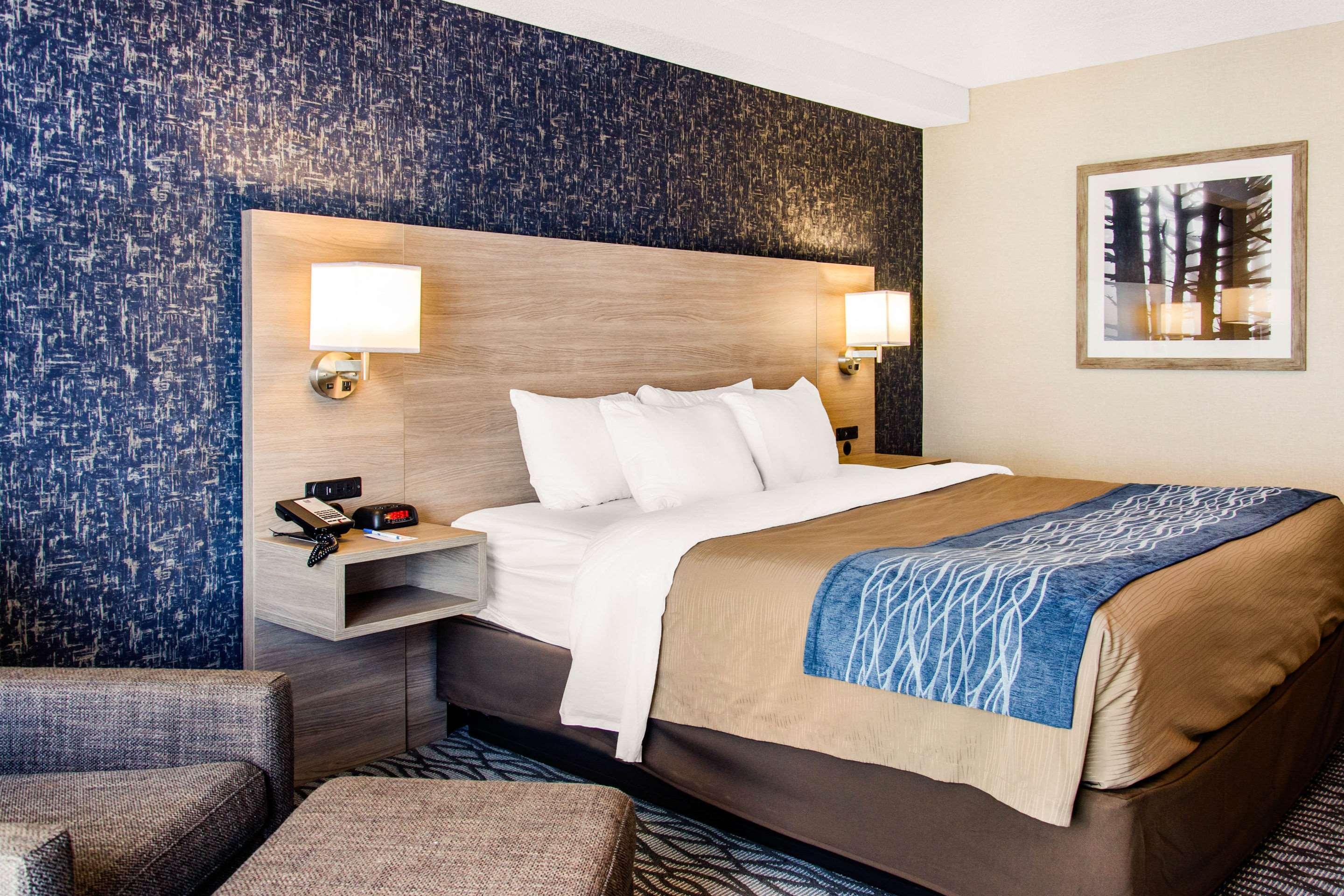 Comfort Inn Aeroport Dorval Exterior photo