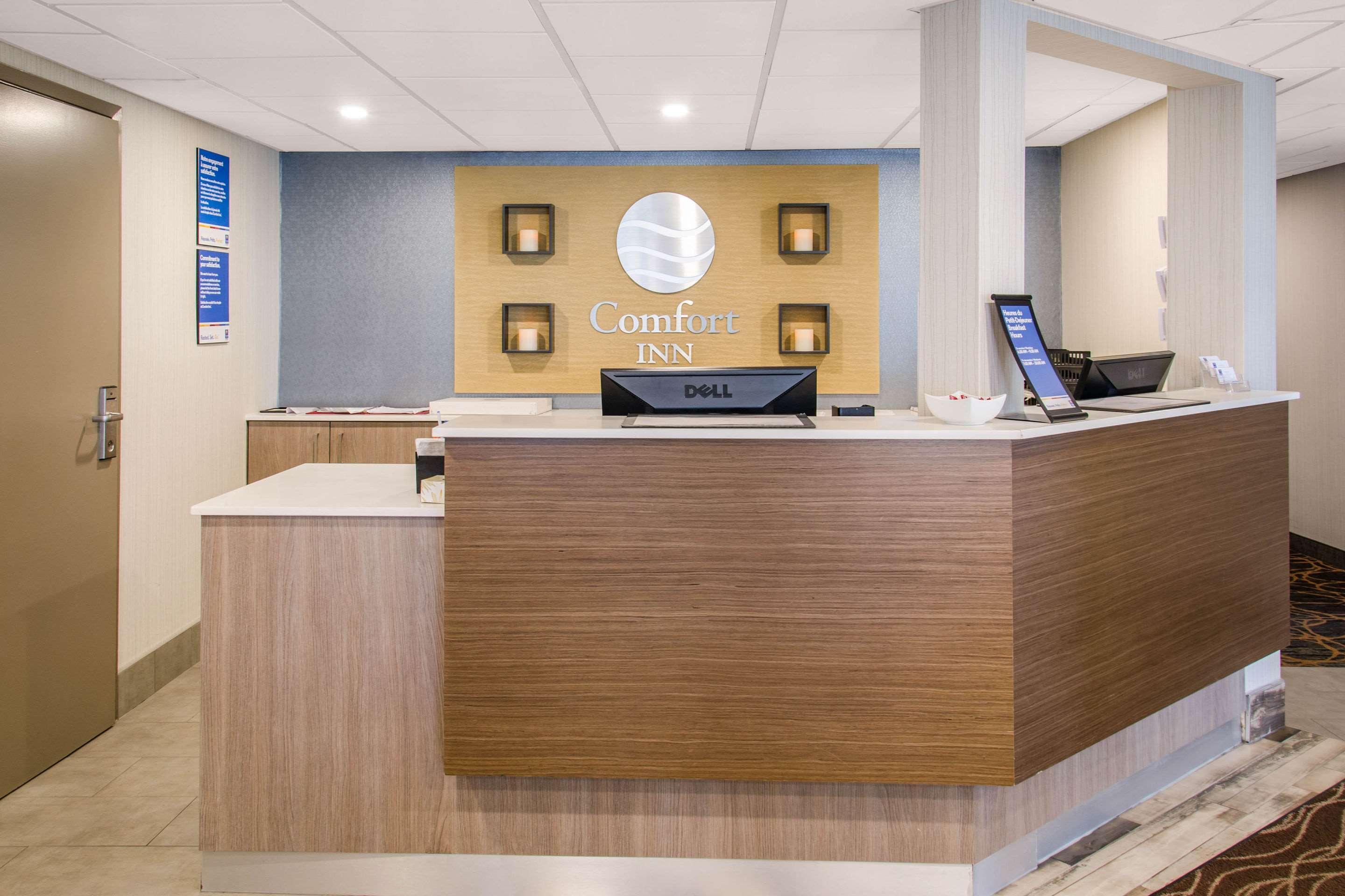 Comfort Inn Aeroport Dorval Exterior photo