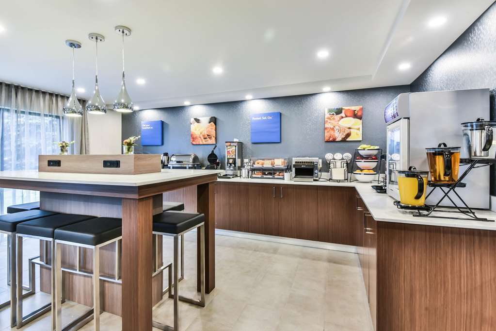 Comfort Inn Aeroport Dorval Restaurant photo